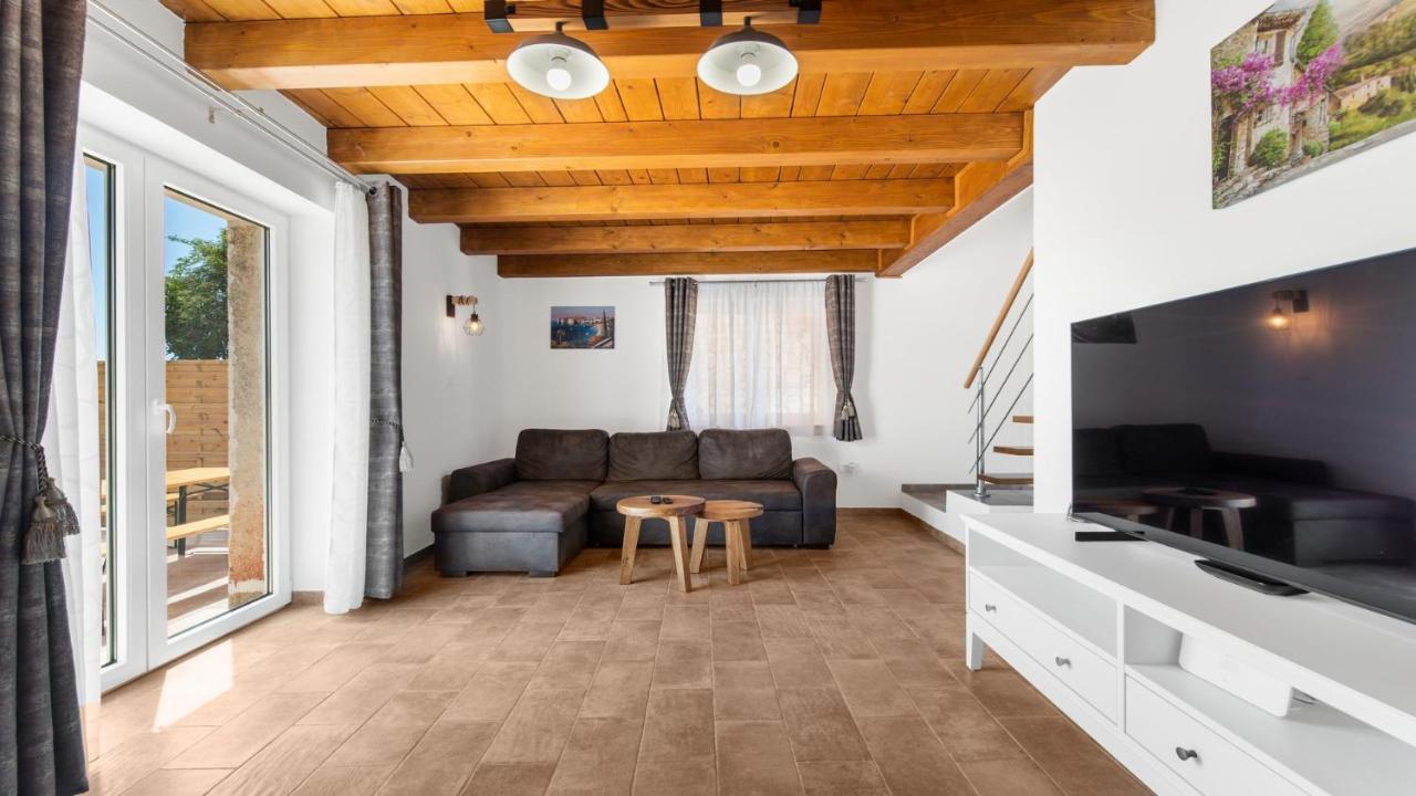 Holiday Home Lino Dajla Eksteriør bilde